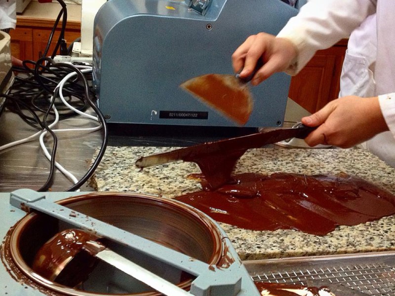 Tempering chocolate